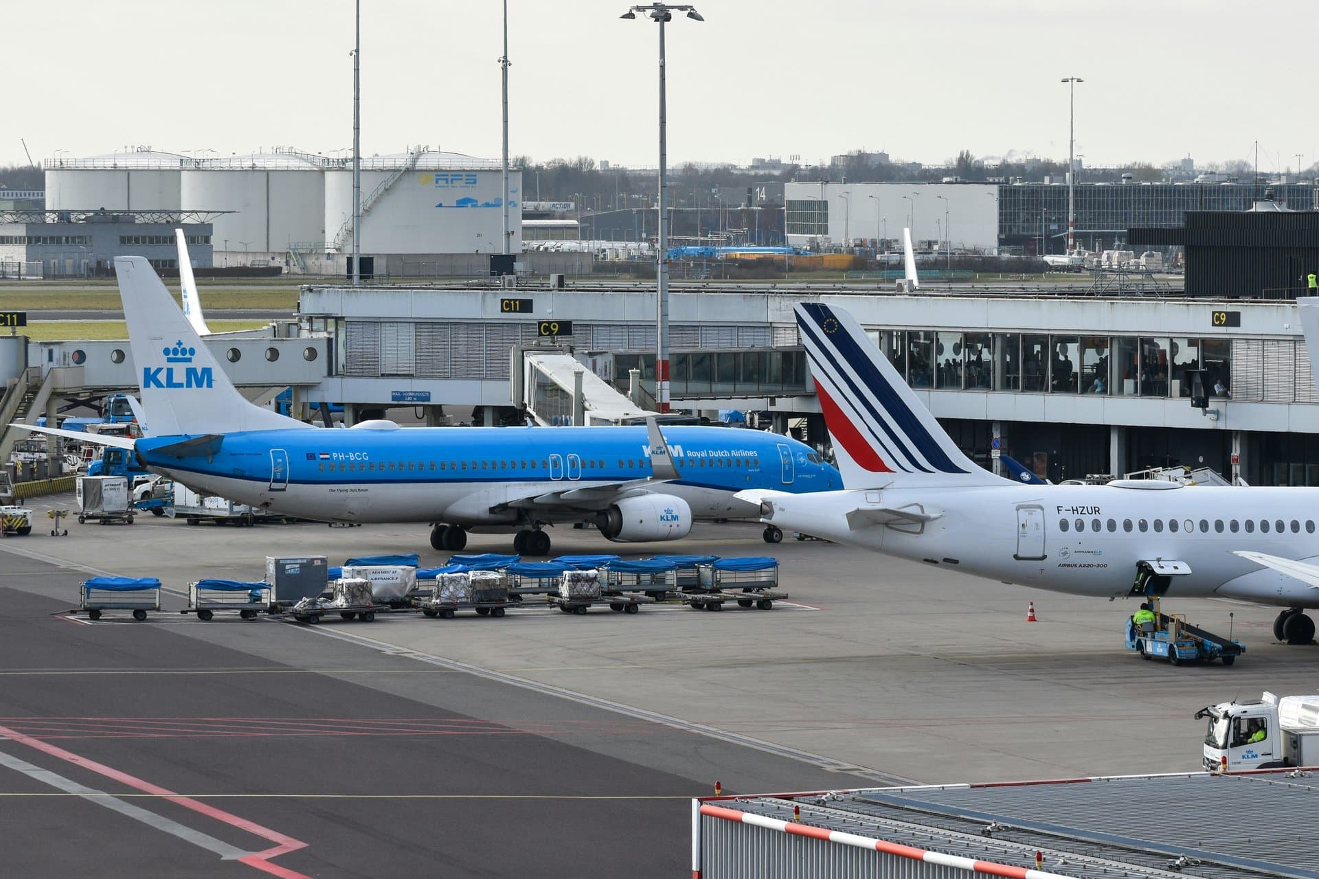 air france and klm planes