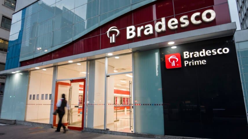the exterior of a Banco Bradesco branch